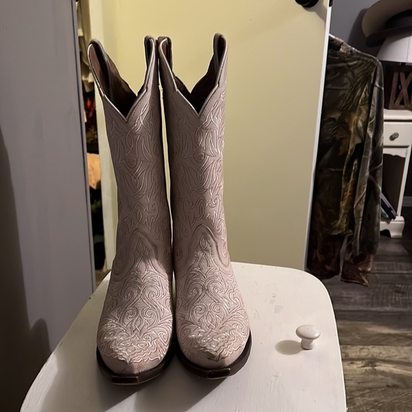 Ariat Women’s white cowboy boots - Picture 4 of 7